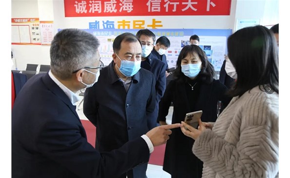 ������Ͷ�����߷�ο�ʽ����ڼ���ظ�λ��һ��Ա��