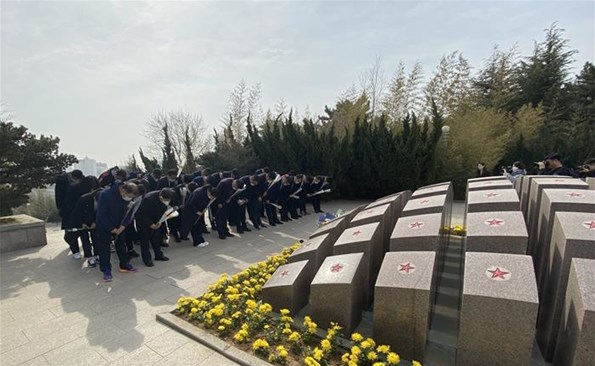 ����Ӣ�� �����ȷ桪��������Ͷ���ſ�չ�������廳Ӣ���˶�