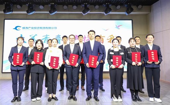 �������ġ�ר���ۡ�30�������ߵ��ˡ����������ഺ�緶 Т���ഺ�������ݽ�����������Ʒ������