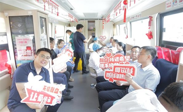 热血汇聚爱心 贡献践行担任—平顶山产投集团发展无偿献血活动